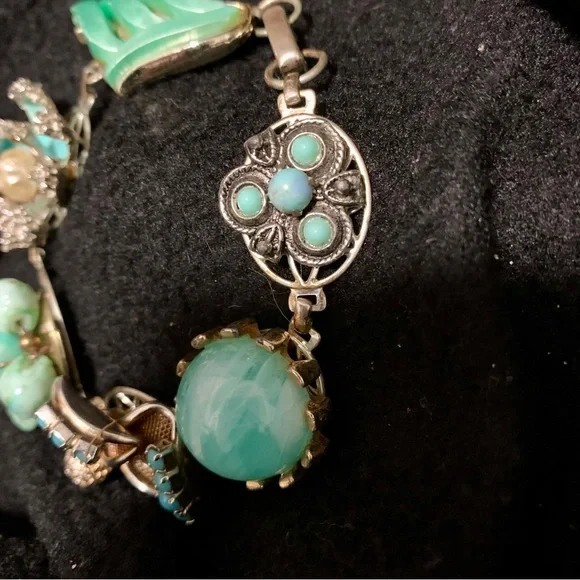 Vintage 1950s/60s Turquoise Tone Charm Bracelet – Gold Tone – Unsigned - Picture 2 of 8